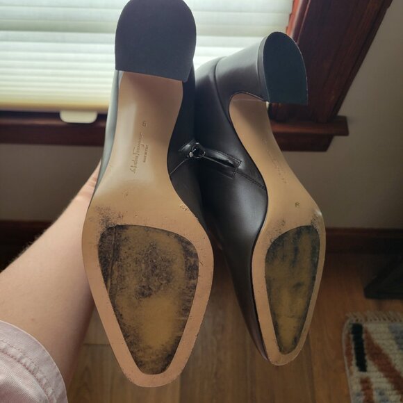 Beautiful Salvatore Ferragamo Booties, like new!  Size 9 - Picture 3 of 8